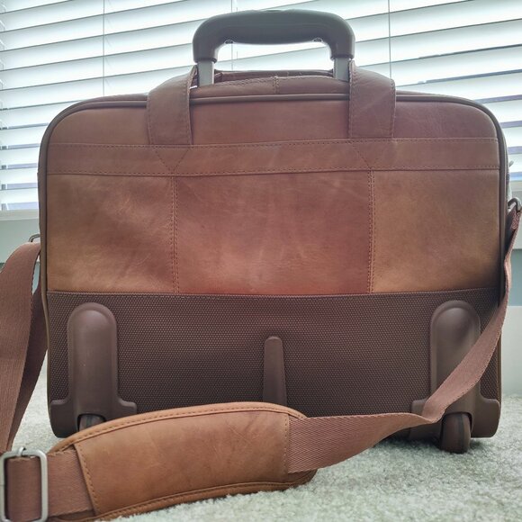 Solo Tan and Brown Leather Briefcase with Classic Design - Picture 2 of 9